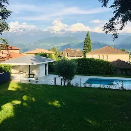 Villa Villa *